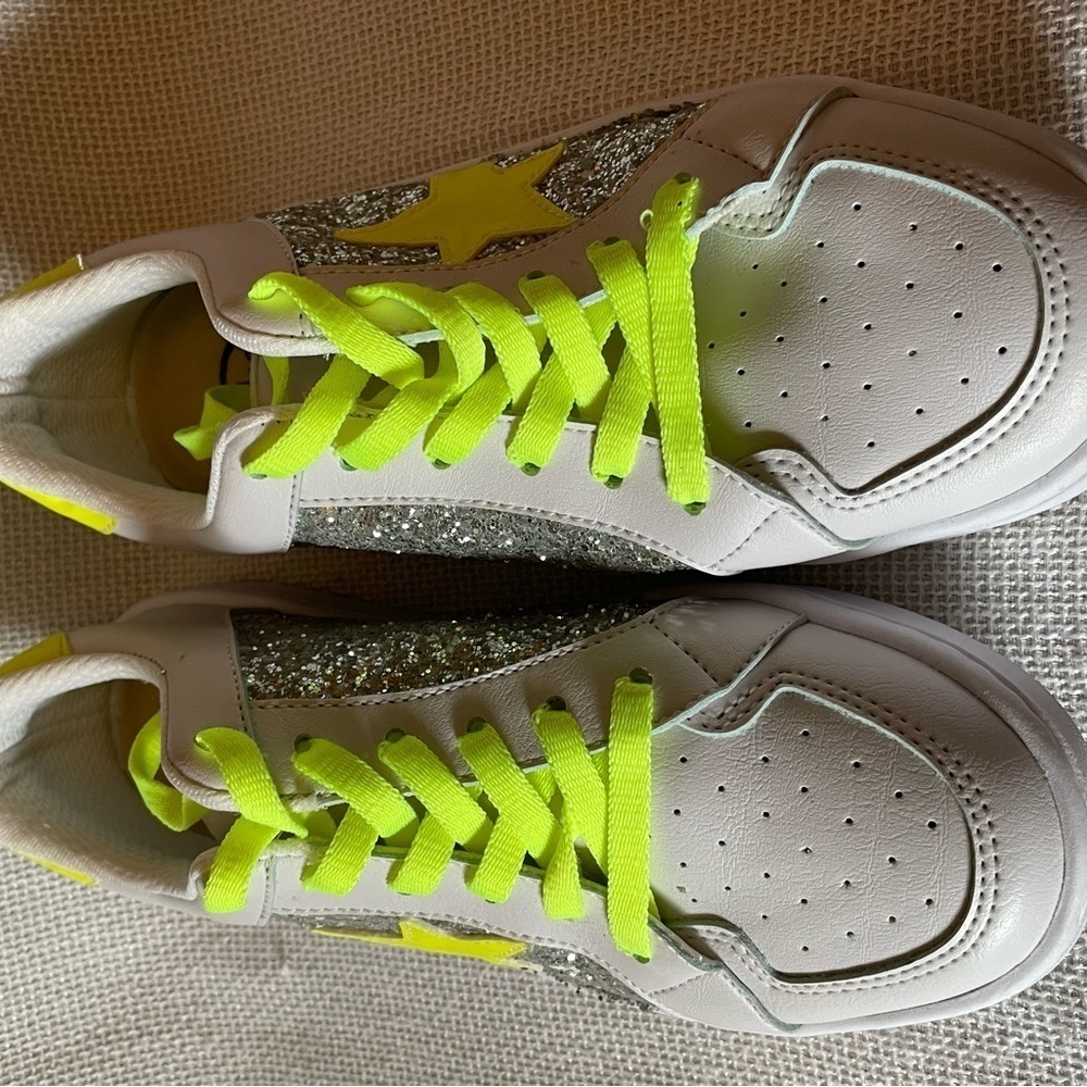 MKS white sneaker with stars and sparkle - Picture 5 of 11
